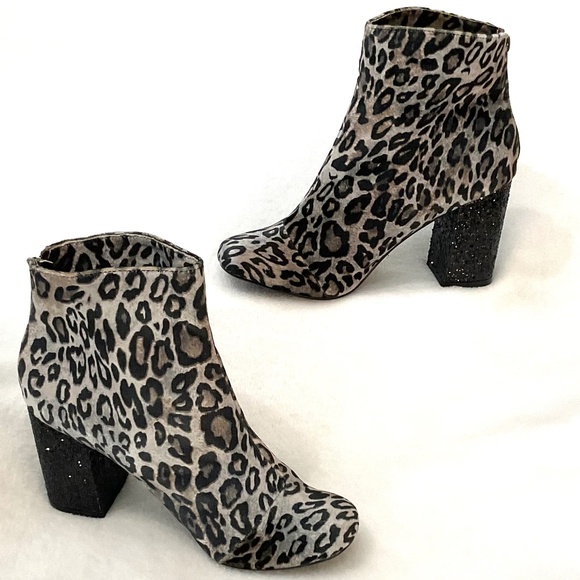 NOT RATED CHERRY VELVET ANIMAL PRINT GLITTER BLOCK HEEL BOOTS SIZE 10 - Picture 2 of 14